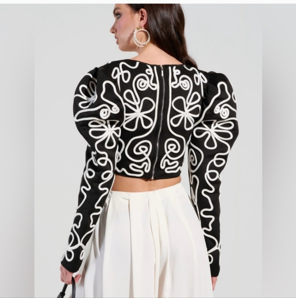Black and White Puff Sleeve scuba Top